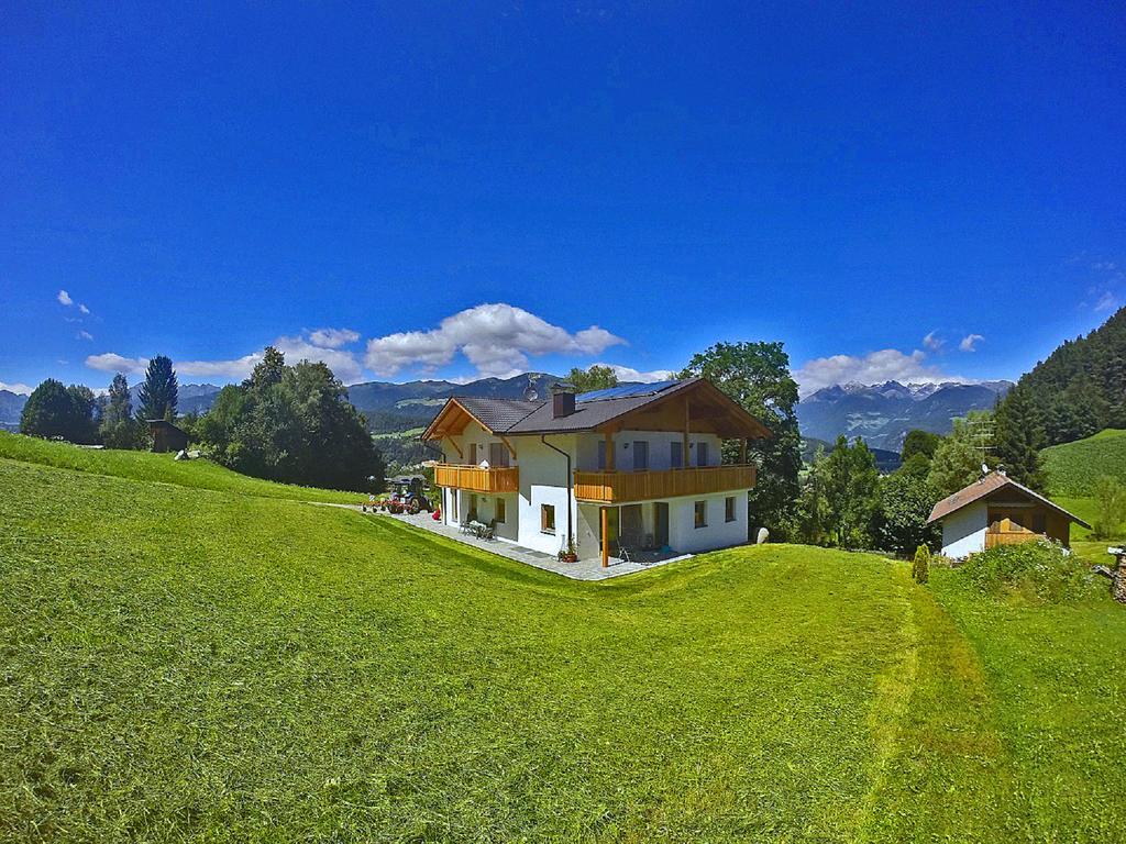 Ferienwohnungen Schlosshaeusl Сан-Лоренцо-ді-Себато Екстер'єр фото
