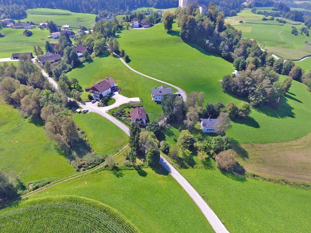 Ferienwohnungen Schlosshaeusl Сан-Лоренцо-ді-Себато Екстер'єр фото